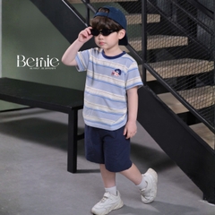 Set bộ tay ngắn họa tiết kẻ Cậu bé trà sữa kèm quần short kaki cho bé trai 9kg tới 28kg BERNIE H1125B28