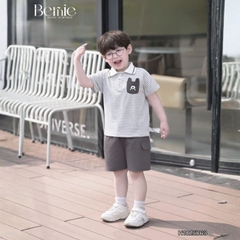 Set bộ polo tay ngắn cổ dệt họa tiết kẻ ghi phối túi ngực kèm quần short kaki size 1 đến 7 tuổi BERNIE H1025B63