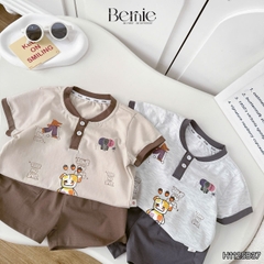 Set bộ tay ngắn cổ trụ họa tiết Gấu Funny và quần short đi chơi đi biển cho bé trai size 1 tới 7 tuổi BERNIE H1125B37