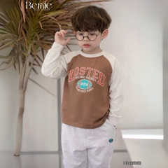 Set bộ tay dài chất thun cotton họa tiết bóng bầu dục màu nâu kèm quần dài cho bé trai size 1 đến 7 tuổi BERNIE H0425B52