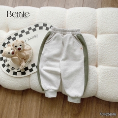 Set bộ dài chất da cá họa tiết thêu gấu kèm quần dài phối sọc rêu cho bé trai size 1 đến 7 tuổi BERNIE T0425B46
