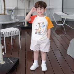Set bộ cotton Hươu vui vẻ sắc màu cho bé trai áo thun cotton họa tiết Hươu nhỏ vui vẻ và quần short đùi kaki 1 đến 7 tuổi BERNIE H0725B64