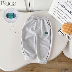 Set bộ tay dài chất thun cotton họa tiết bóng bầu dục màu nâu kèm quần dài cho bé trai size 1 đến 7 tuổi BERNIE H0425B52
