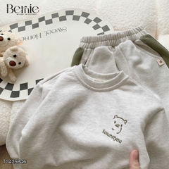 Set bộ dài chất da cá họa tiết thêu gấu kèm quần dài phối sọc rêu cho bé trai size 1 đến 7 tuổi BERNIE T0425B46