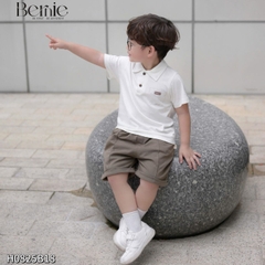 Set bộ polo tay ngắn màu trắng kem họa tiết in túi và chữ kèm quần short nâu cho bé trai 1 đến 7 tuổi BERNIE H0225B25