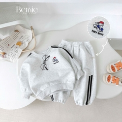 Set bộ dài thể thao phối sọc họa tiết hình thêu Hey boy kèm quần dài cho bé trai size 1 đến 7 tuổi BERNIE H0525B24