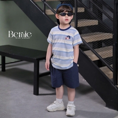 Set bộ tay ngắn họa tiết kẻ Cậu bé trà sữa kèm quần short kaki cho bé trai 9kg tới 28kg BERNIE H1125B28