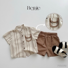 Set sơ mi cổ trụ chất đũi ngắn tay họa tiết thổ cẩm kèm quần short kaki cho bé từ 9kg tới 28kg BERNIE T1124B19