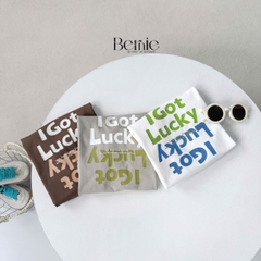Áo thun áo phông tay dài in chữ Lucky nhiều màu unisex cho bé trai bé gái đi học đi chơi 9 đến 27kg BERNIE H0725A26