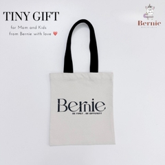 Túi tote vải đeo vai màu be đơn giản in chữ Bernie