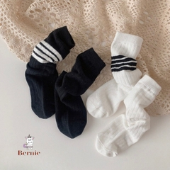 Tất vớ trơn sọc 1 bên unisex cho các bé trai bé gái nhà BERNIE basic nhiều màu trơn 2 đến 7 tuổi