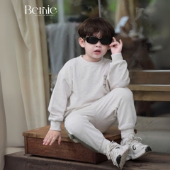Set bộ dài chất da cá họa tiết thêu gấu kèm quần dài phối sọc rêu cho bé trai size 1 đến 7 tuổi BERNIE T0425B46