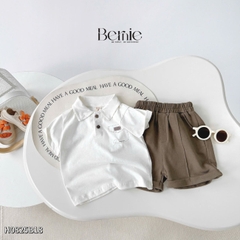 Set bộ polo tay ngắn màu trắng kem họa tiết in túi và chữ kèm quần short nâu cho bé trai 1 đến 7 tuổi BERNIE H0225B25