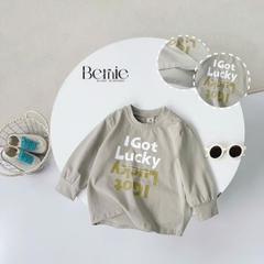 Áo thun áo phông tay dài in chữ Lucky nhiều màu unisex cho bé trai bé gái đi học đi chơi 9 đến 27kg BERNIE H0725A26