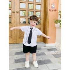 Set đồ bộ đi chơi bé trai BERNIE áo sơ mi ngắn tay và cà vạt phối huy hiệu Sandal cho bé từ 9 đến 24kg