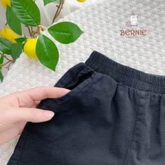 Set đồ bộ đi chơi bé trai BERNIE áo sơ mi ngắn tay và cà vạt phối huy hiệu Sandal cho bé từ 9 đến 24kg