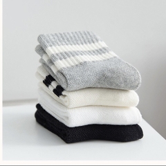 Tất vớ thể thao unisex cổ cao sọc viền cho bé trai bé gái màu trắng đen xám 1 đến 5 tuổi BERNIE