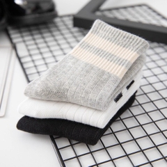 Tất vớ thể thao unisex cổ cao sọc viền cho bé trai bé gái màu trắng đen xám 1 đến 5 tuổi BERNIE