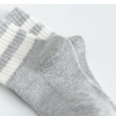 Tất vớ thể thao unisex cổ cao sọc viền cho bé trai bé gái màu trắng đen xám 1 đến 5 tuổi BERNIE