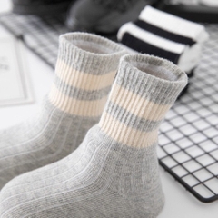 Tất vớ thể thao unisex cổ cao sọc viền cho bé trai bé gái màu trắng đen xám 1 đến 5 tuổi BERNIE