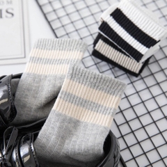 Tất vớ thể thao unisex cổ cao sọc viền cho bé trai bé gái màu trắng đen xám 1 đến 5 tuổi BERNIE
