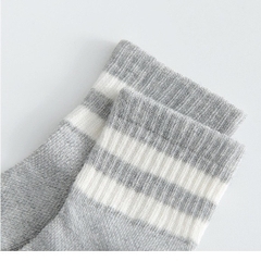Tất vớ thể thao unisex cổ cao sọc viền cho bé trai bé gái màu trắng đen xám 1 đến 5 tuổi BERNIE