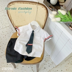 Set đồ bộ đi chơi bé trai BERNIE áo sơ mi trắng ngắn tay và cà vạt phối kẻ cho bé từ 9 đến 24kg.