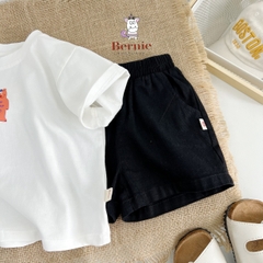Set đồ thun đi chơi bé trai bé gái áo trắng thun cotton in gấu kèm quần kaki ngắn đen 1 đến 7 tuổi BERNIE