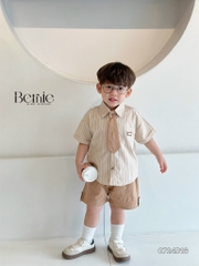 Set sơ mi ngắn tay kẻ nâu tag chữ cho bé trai kèm cà vạt 8 đến 25kg BERNIE 0923B009