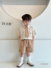 Set sơ mi ngắn tay kẻ nâu tag chữ cho bé trai kèm cà vạt 8 đến 25kg BERNIE 0923B009