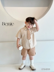 Set sơ mi ngắn tay kẻ nâu tag chữ cho bé trai kèm cà vạt 8 đến 25kg BERNIE 0923B009
