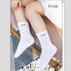 Tất logo chữ trơn bernie HL