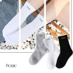 Tất logo chữ trơn bernie HL