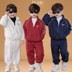 Set bộ dài tay thể thao kèm quần chất gió 2 lớp thêu Hello cho bé trai bé gái size 9 tới 28kg BERNIE T0825B25