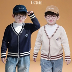 Áo len Cadigan Smart Boy phong cách vintage họa tiết huy hiệu cho bé trai bé gái size 9 đến 25kg BERNIE H1025A06