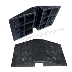 Dốc Bục Lên Xuống Xe Hơi Bằng Nhựa Đệm Cao Su Tam Giác