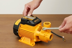 Máy bơm nước đẩy cao Ingco VPM3708 370W