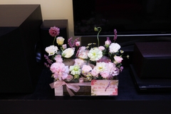 Khay Bánh Ngọt & Hoa Tươi (The 350F) | Quà Tặng Tinh Tế Từ Ngõ Nhỏ