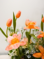 Giỏ Mica Tone Cam | Hoa Tulip Cá Hồi Phối Hoa Nhập Khẩu