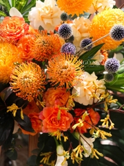 Kệ Hoa Chúc Mừng Tone Vàng Cam 1070