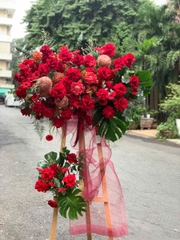 Kệ chúc mừng tone đỏ Cúc Mẫu Đơn phối Hồng Ohara & Hồng Ecuador