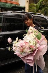 Bó hoa tông hồng: cúc mẫu đơn mix lan hồ điệp