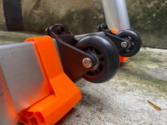 Thang nhôm rút gọn NiNDA ND-38AIS chữ A 1m9, có bánh xe tiện lợi