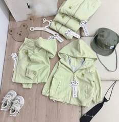 Aokid020- Áo gió 2 lớp xanh lá thêu ngực cho trẻ em