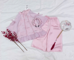 BT748-Áo dài cách tân bé gái phối ren tặng kèm bờm tóc 2 màu đỏ hồng