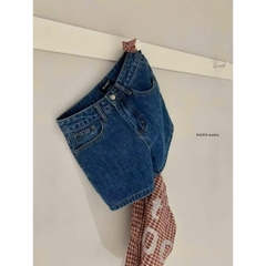 QUAN117- quần short Jeans xanh đậm mác da