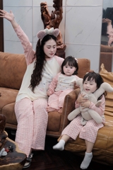 SET783-Bộ mặc nhà gia đình  áo thun quần kẻ suông hồng trắng