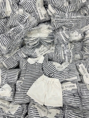 BT821Booj áo polo kẻ ngang nâu mix quần kaki chạy chỉ đen