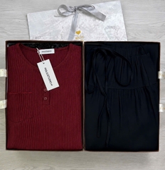 Set1026- Set áo thun cộc đỏ phối chân váy midi đen