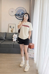 Set868-Set áo thun cộc tay trắng thêu nổi phối quần short đen